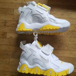 Nike Air Barrage Mid Chrome Yellow